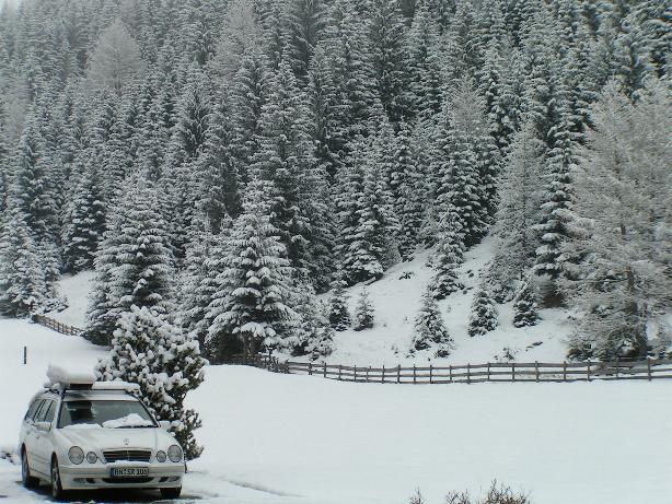 verschneite Berge hinter der Pension